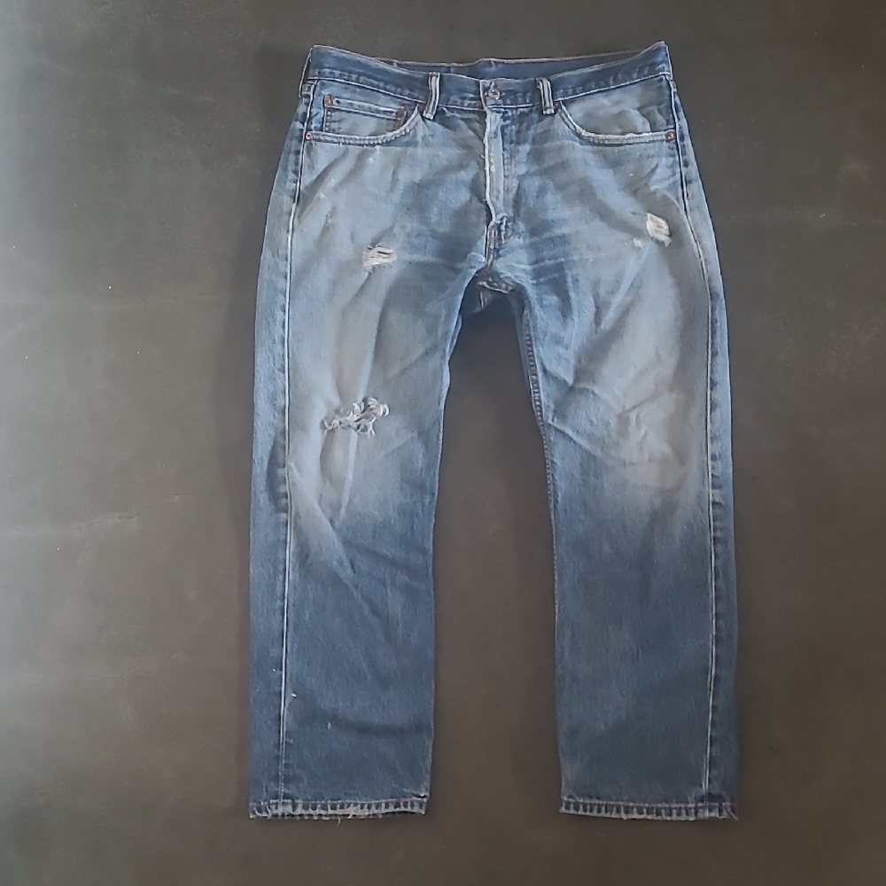 LEVIS 505 DISTRESSED JEANS 36x29